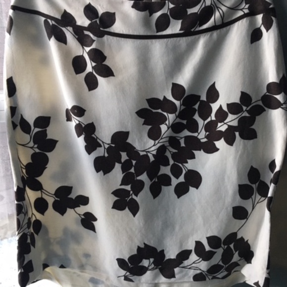 Ann Taylor  Loft Cream with Brown leaf Linen Skirt - Picture 2 of 2